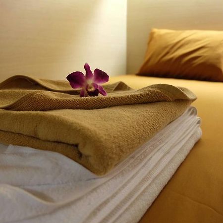 Rockstel Loma Hostel Phuket Ngoại thất bức ảnh