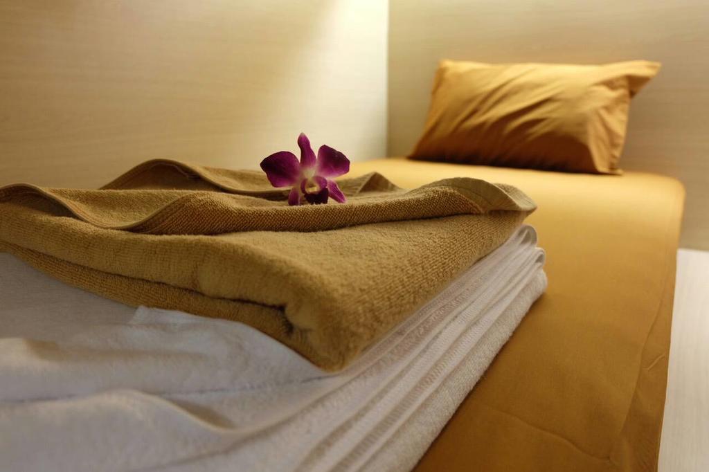 Rockstel Loma Hostel Phuket Ngoại thất bức ảnh