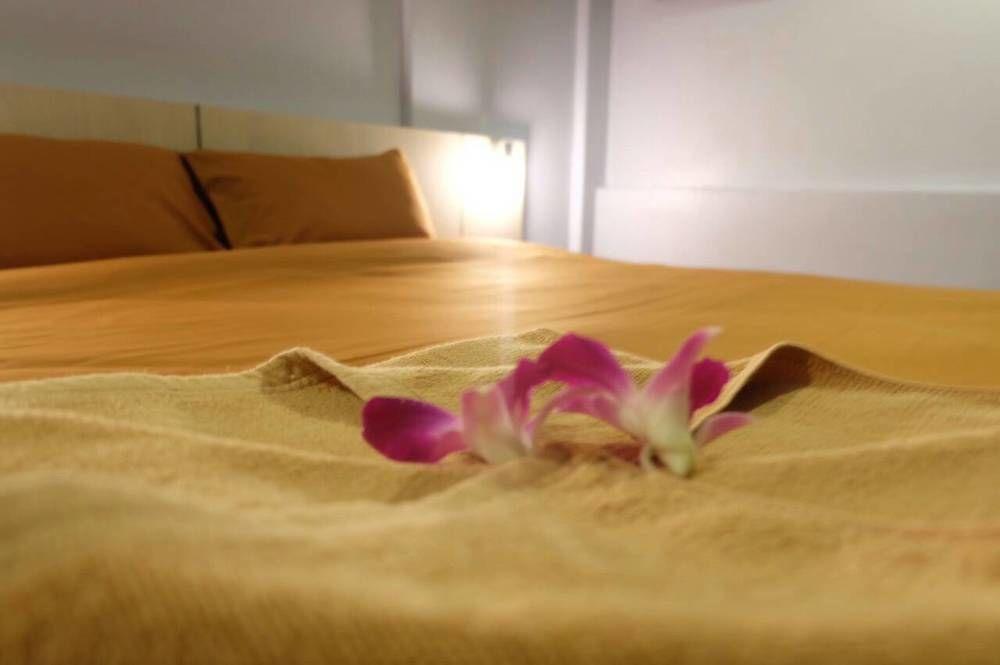 Rockstel Loma Hostel Phuket Ngoại thất bức ảnh