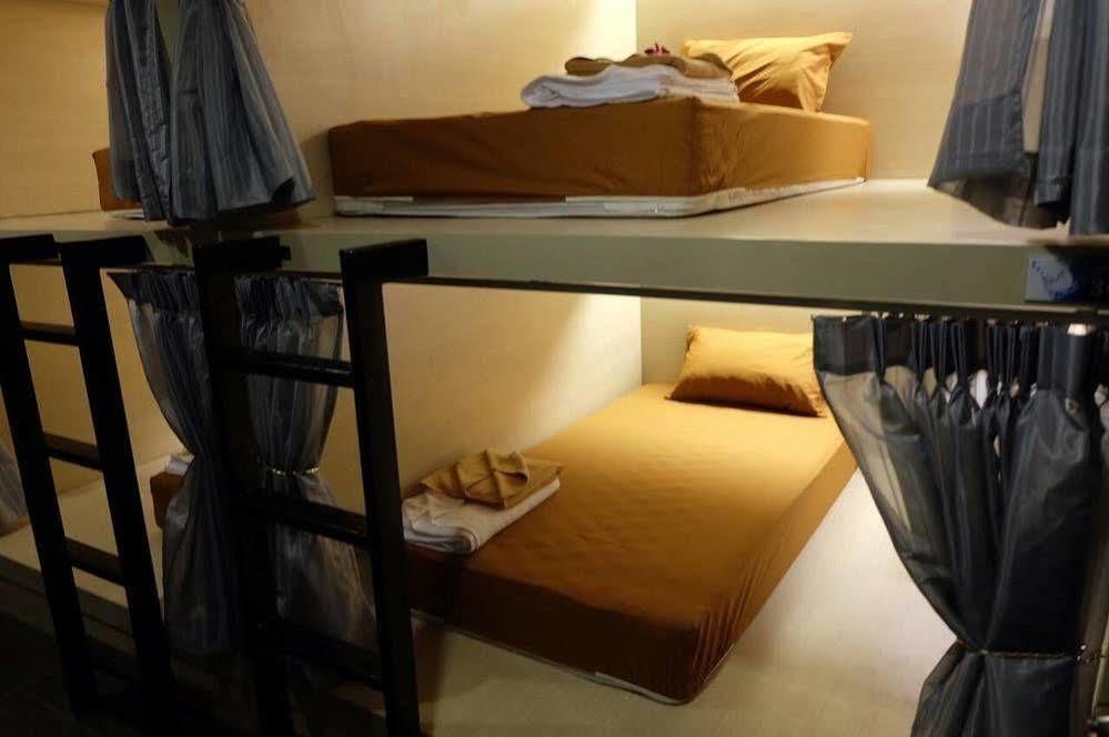 Rockstel Loma Hostel Phuket Ngoại thất bức ảnh